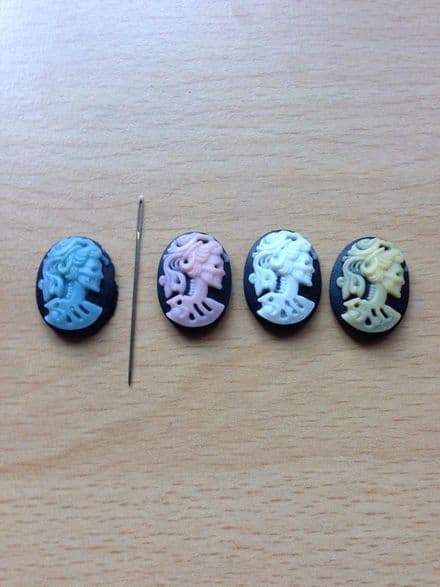 Skulls - Lolita Skeleton (small) Needle Minder