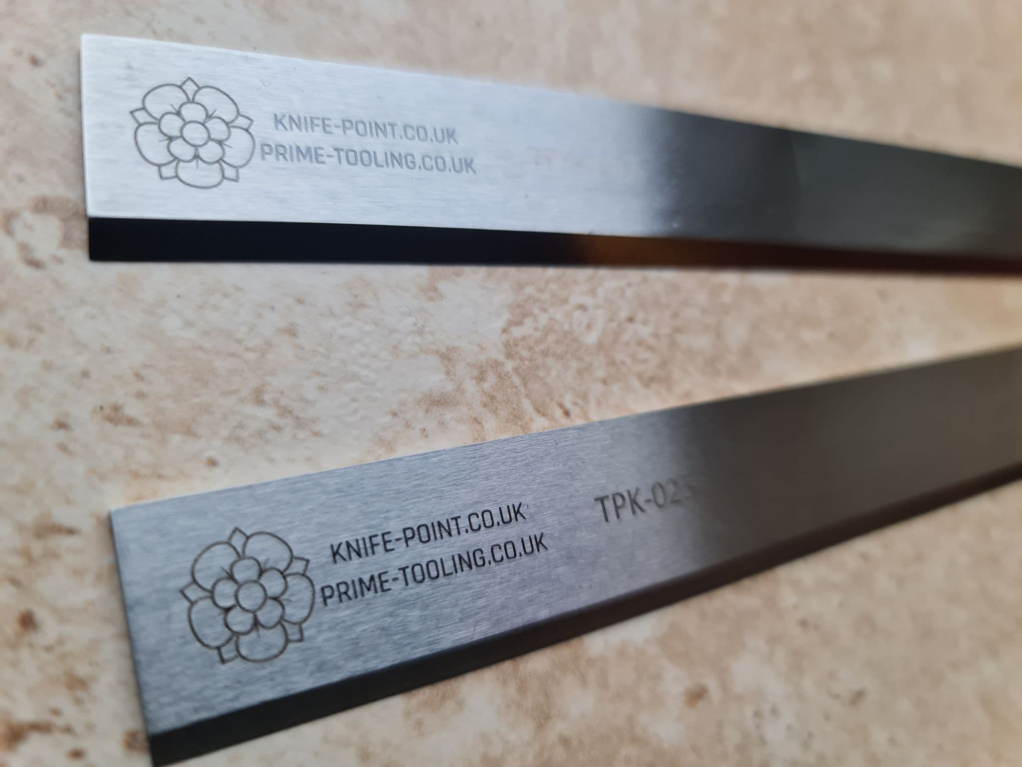 HSS THIN PLANER KNIVES, SYSTEM TERSA, CENTROLOCK & TUNGSTEN CARBIDE TURNOVER KNIVES, TIPS & SPURS