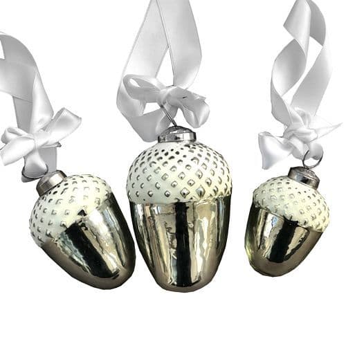 3 Acorns, white ribbon