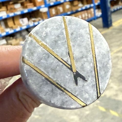 Grey Stone, Gold V to clear