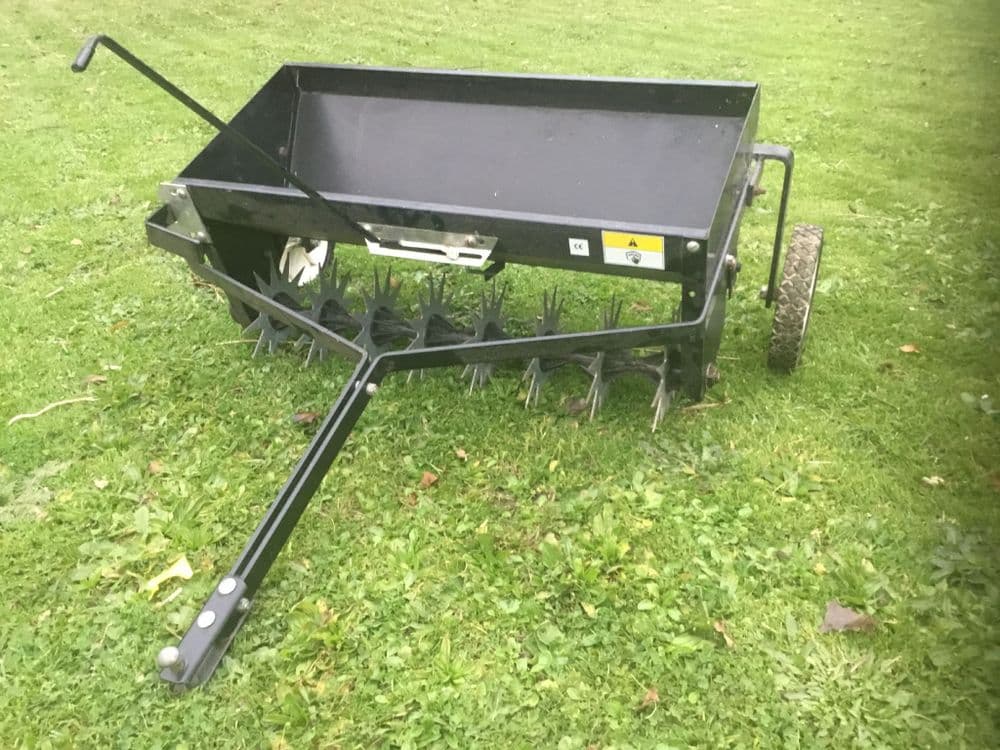 Drop spreader fertiliser / seeder / spikes
