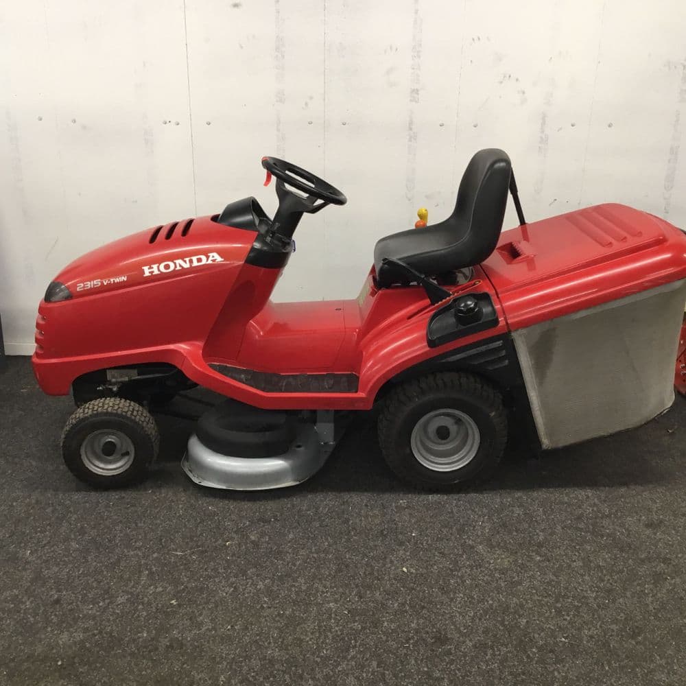 HONDA RIDE ON MOWER. HF2315