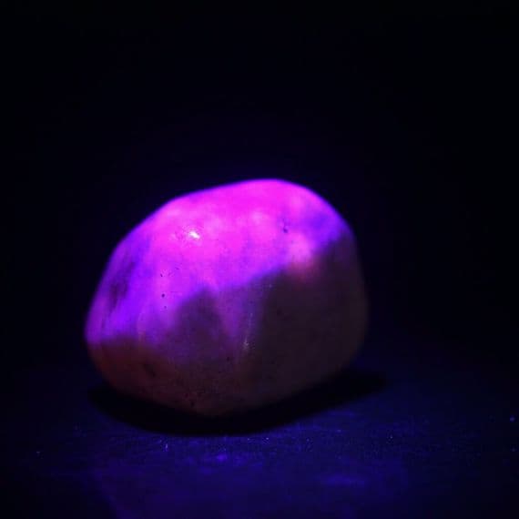 Hackmanite | Crystals For Healing