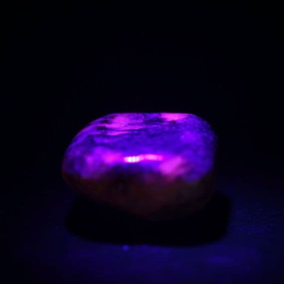 Hackmanite | Crystals For Healing