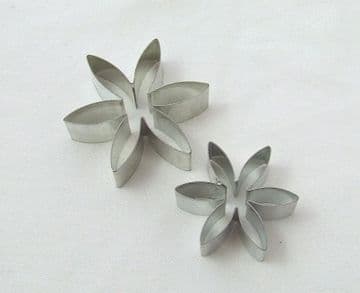 6 Petal Daisy Cutters set of 2