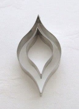 Flame shaped cutter set of 2