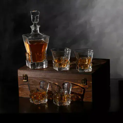 Crystal Decanter & 4 Whisky Glasses In Wooden Presentation Box