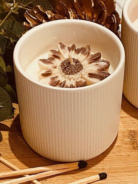 Golden Ember Luxury Soy Candle – Hand-Poured Cinnamon, Salted Caramel & Amber, UK-Made