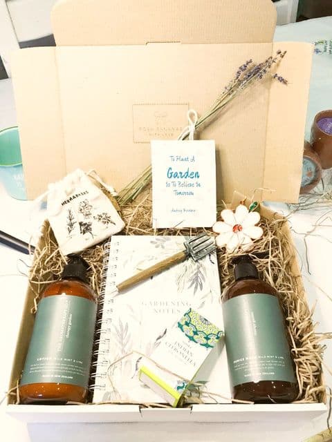 Luxury Aromatherapy Gardeners Gift Hamper