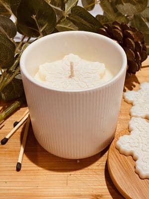 Winter’s Snowflake Luxury Soy Candle – Hand-Poured Frosted White, Winter Fragrance, Reusable Pot