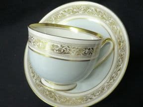 Royal Doulton duck egg cup & saucer c1950