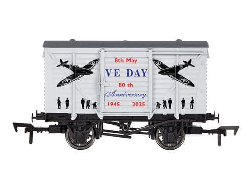 Dapol 4F-011-146 Ventilated Van VE Day 80th Anniversary Airforce OO Gauge *PRE ORDER £15.2*