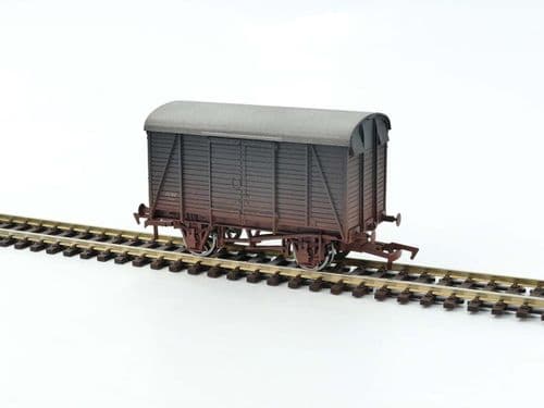 Dapol 4F-021-038 Box Van GWR 144860 Weathered OO Gauge
