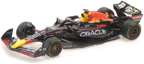 Minichamps MIN 410 221801 RBR RB18 Max Verstappen Winner Japanese GP 2022 w/Pitboard World Champion