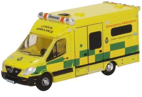 Oxford NMA002 Mercedes Ambulance London - 1:148 Scale [N]