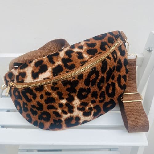 Animal print crossbody / bum bag