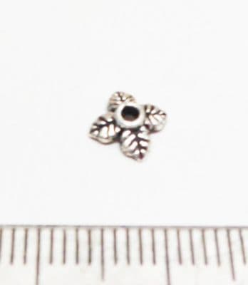 Four Leaf beadcaps x 30. 5mm. Silver.