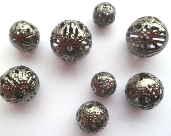 Hollow spacer bead x 8. 4 sizes. 9mm - 15mm. Black.