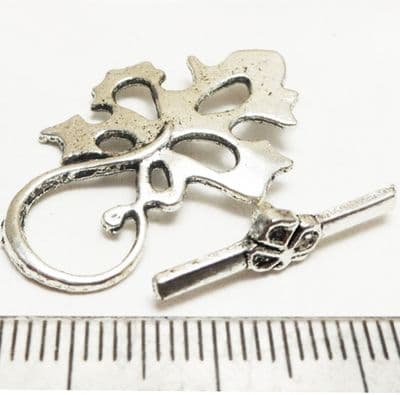 Leaf toggle x 3. 30mm x 20mm. Silver.