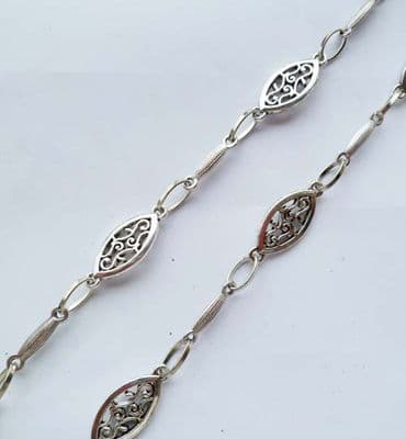 Oval Scroll and Ridged Bar unfinished chain. 1m length