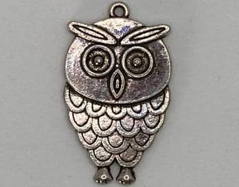Owl charm / pendant. 35mm x 20mm silver tone