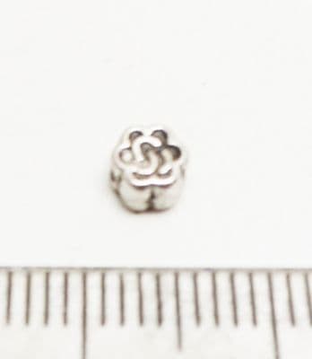 Rose flower spacer bead x 20. 4mm.