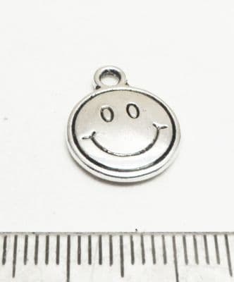 Smiley face pendant / charm x 20. 12mm diam.