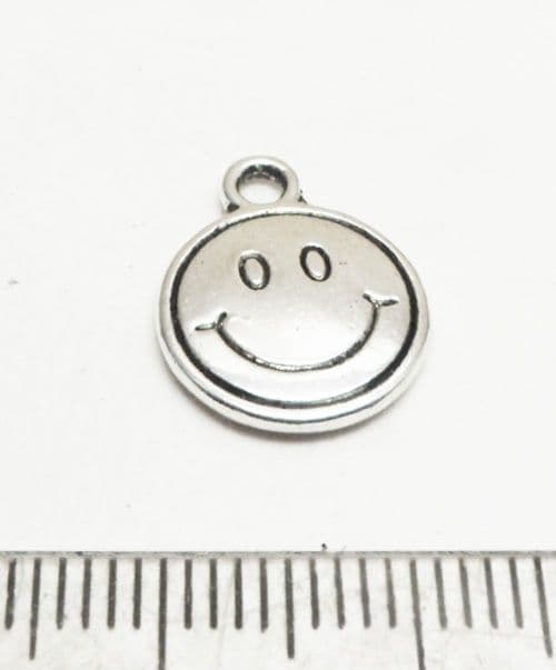Smiley face pendant / charm x 20. 12mm diam.