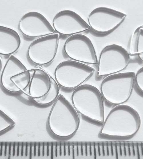 Teardrop link / connector x 20. Silver Plated. 10mm x 8mm.