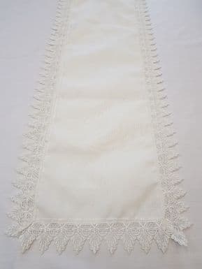 MACRAME VINTAGE LACE EDGED WHITE DECORATIVE TABLE TOP RUNNER 16