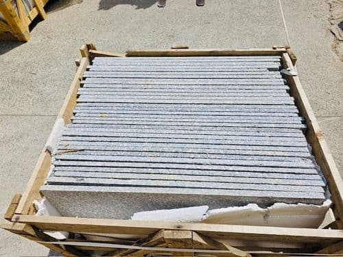18 m2 Damaged/Clearance Silver Pink Flamed Granite 900 x 600 x 20mm
