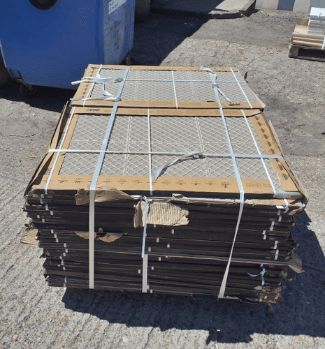 22m2 CLEARANCE / DAMAGED Golden Crema Marfil (Hammer Stone Beige) 900 x 600 x 20 mm
