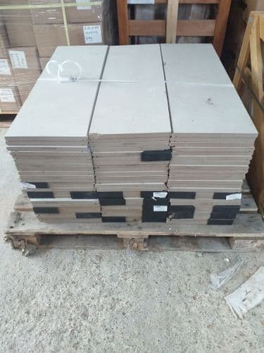 CLEARANCE / DAMAGED 10 no.  (£10.00 each) Luna Off-White Bullnose Coping Stone 900 x 300 x 20 mm
