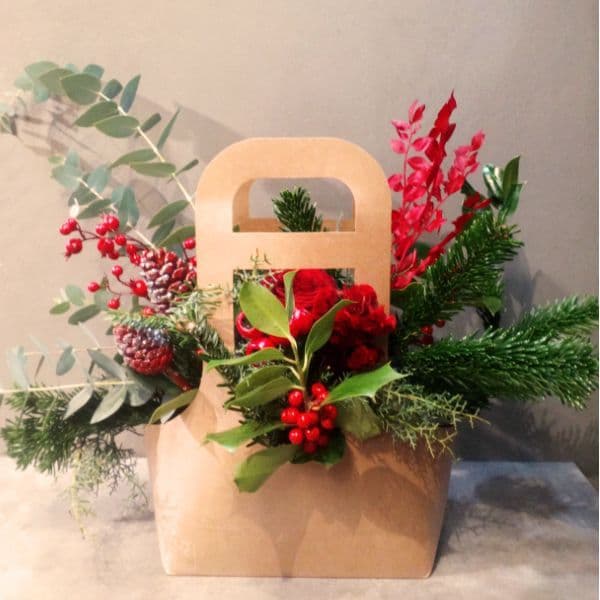 Χριστουγεννιάτικη σύνθεση σε οικολογική τσάντα