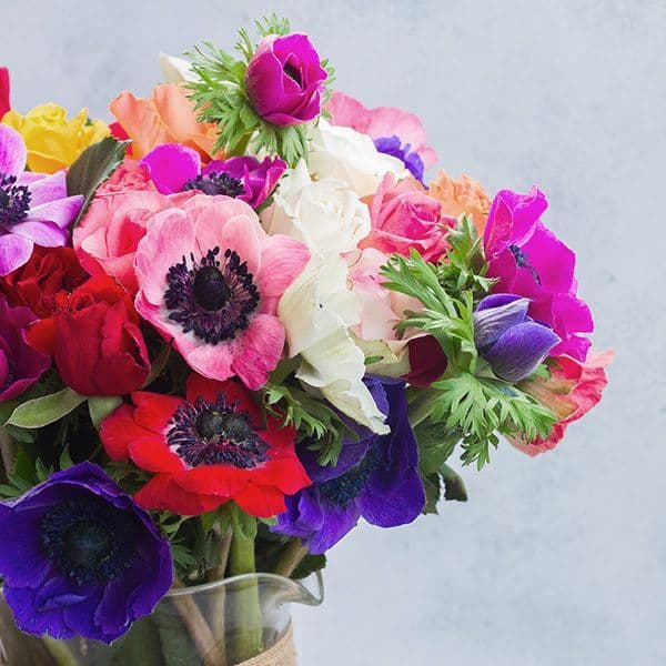 Ανοιοξιάτικο μπουκέτο με ανεμώνες γίγας.