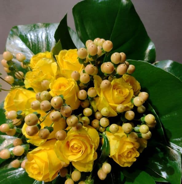 ΜΠΟΥΚΕΤ ΜΕ 10 ΚΙΤΡΙΝΑ ΤΡΙΑΝΤΑΦΥΛΛΑ