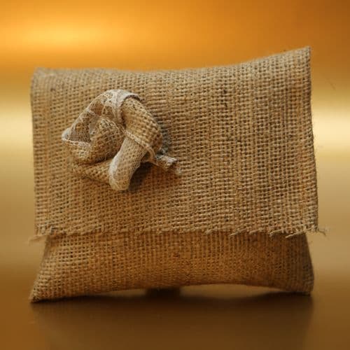 Burlap envelope favour / Μπομπονιέρα φάκελος απο λινάτσα