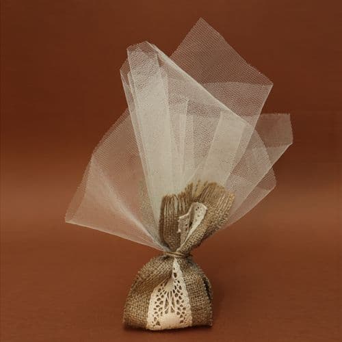 Burlap with cotton lace favour / Μπομπονιέρα απο λινάτσα με βαμβακερή δαντέλα