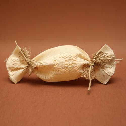 Gauze and cotton lace candy shape favour / Μπομπονιέρα απο γάζα με βαμβακερή δεντέλα