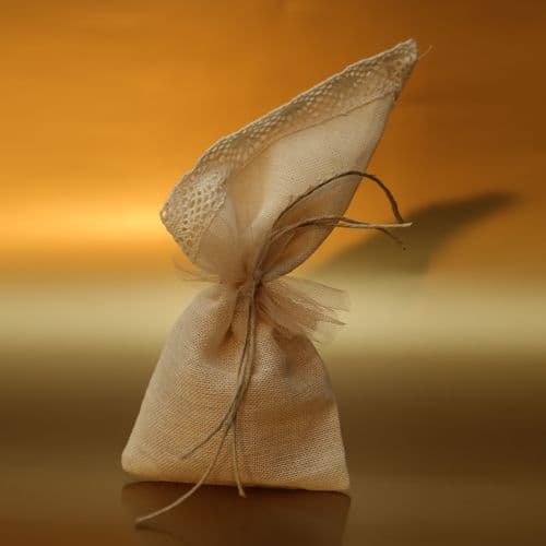 Gauze and cotton lace favour / Μπομπονιέρα απο γάζα με βαμβακερή δεντέλα