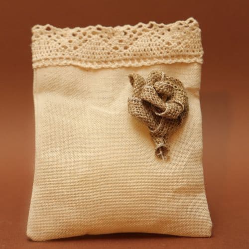 Gauze and cotton lace favour / Μπομπονιέρα απο γάζα με βαμβακερή δεντέλα