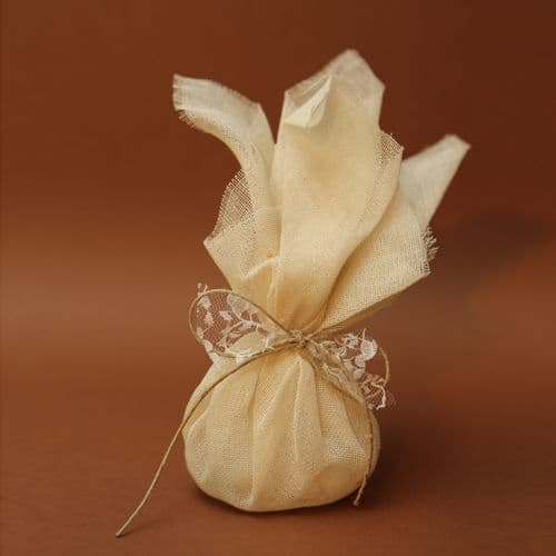 Gauze with lace favour / Μπομπονιέρα απο γάζα με δαντέλα