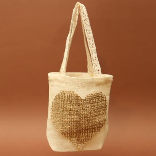 Hanging favour with a burlap heart / Κρεμαστή μπομπονιέρα με καρδιά λινάτσας