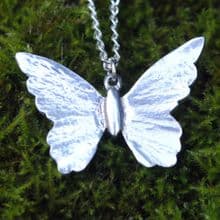 Butterfly pendant necklace P44