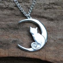 Cat and moon pendant necklace P85