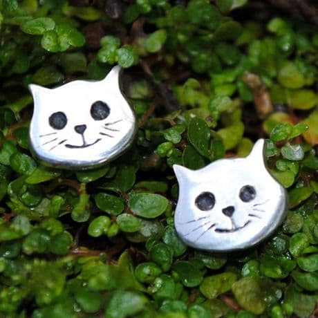 Cat face studs E72
