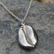 Cowrie pendant P110