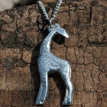 Giraffe pendant P118