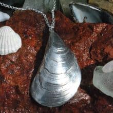 Mussel shell pendant P108
