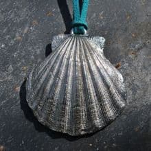 Scallop shell pendant P109